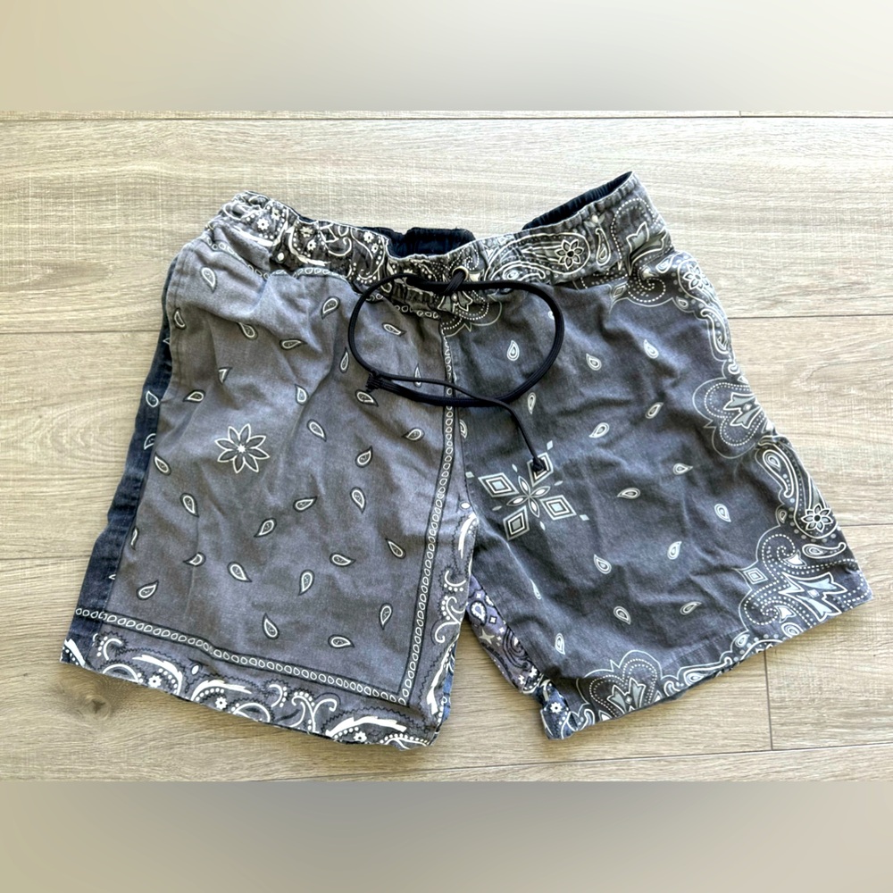 MNML. Bandana Paisley Shorts. Size:XL